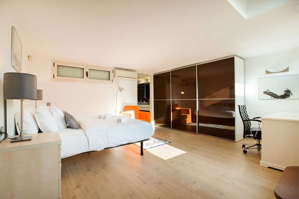 No 335 The Streets Apartments Barcellona