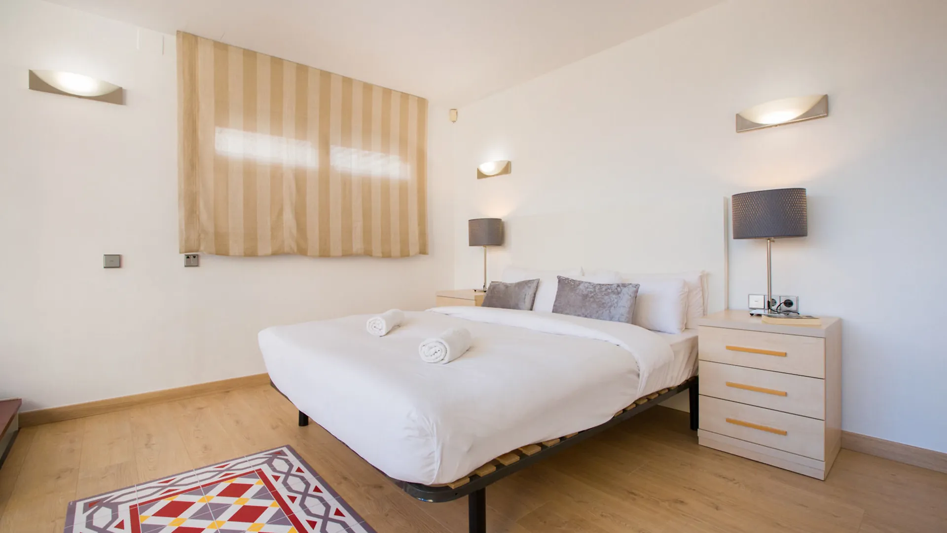No 335 The Streets Apartments Barcellona